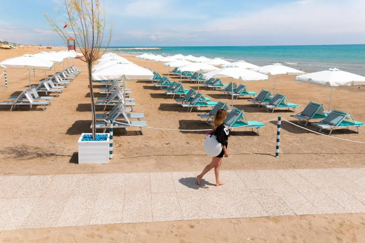 Luxury Camp At Union Lido Hotel Cavallino-Treporti 5*,  Italy