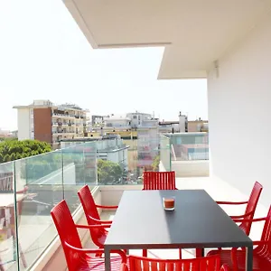 dainese-apartments-casa-miriam.hotelslidodijesolo.com/