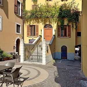 https://antico-palazzo-signorile.it-lombardy.com