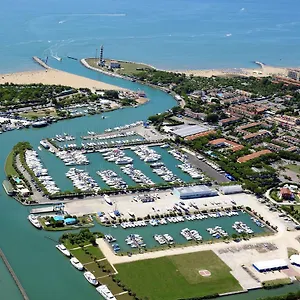 Marina Del Apartment