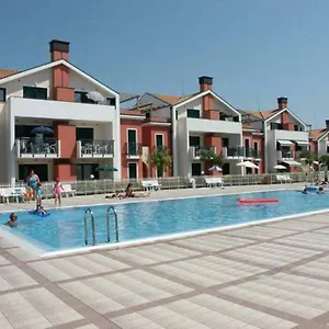 Sunny On The Sea Apartment