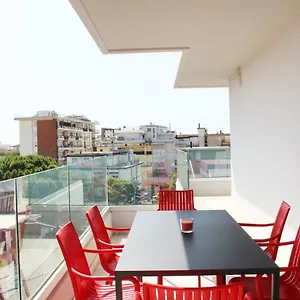 dainese-apartments-casa-miriam.hotelslidodijesolo.com/